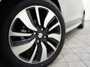 アルミホイール付！鉄ホイールと違って軽いので燃費にも影響してきます。ガソリンの高騰に少しは貢献します！足元がきまります。