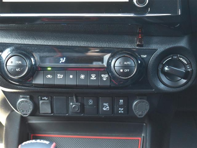 ハイラックス Z GRスポーツ 360度カメラ オートマチックハイビーム キーレス 前後ソナー 追従走行 ナビTV メモリーナビ フルオートエアコン 横滑防止装置 ミュージックプレイヤー接続可 レーンキープ スマキー LEDライト(11枚目)