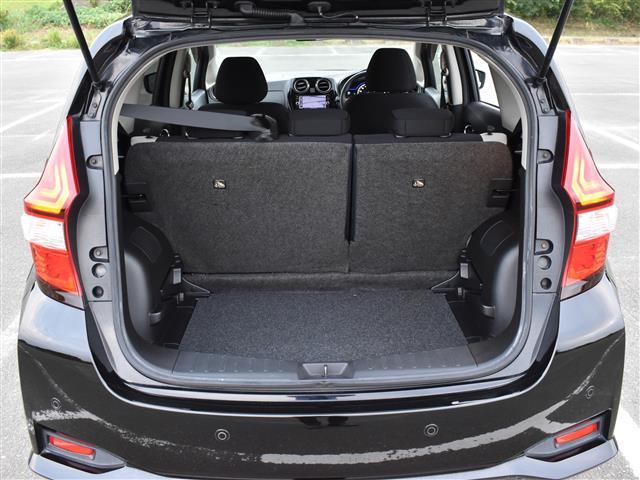 ノート e-パワー X クリソナ SDナビゲーション 横滑防止装置 運転席助手席エアバック 地デジ AUTOエアコン DVD再生 ナビTV 運転席エアバッグ キーレスエントリー ETC車載器 アイドリングストップ パワステ(18枚目)