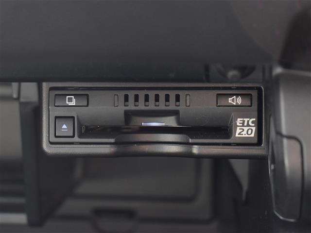 ＵＸ ＵＸ２５０ｈ　Ｆスポーツ　ハイビームアシスト　アイスト　ブルートゥース　ＵＳＢ接続　シートＨ　フルセグテレビ　ＬＥＤヘッドライト　ＬＫＡ　ＥＴＣ車載器　インテリキー　電動シート　横滑り防止　エアコン　ナビＴＶ　キーフリー　ＳＤ（17枚目）