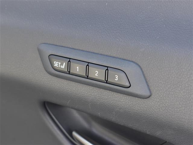 ＵＸ ＵＸ２５０ｈ　Ｆスポーツ　ハイビームアシスト　アイスト　ブルートゥース　ＵＳＢ接続　シートＨ　フルセグテレビ　ＬＥＤヘッドライト　ＬＫＡ　ＥＴＣ車載器　インテリキー　電動シート　横滑り防止　エアコン　ナビＴＶ　キーフリー　ＳＤ（23枚目）