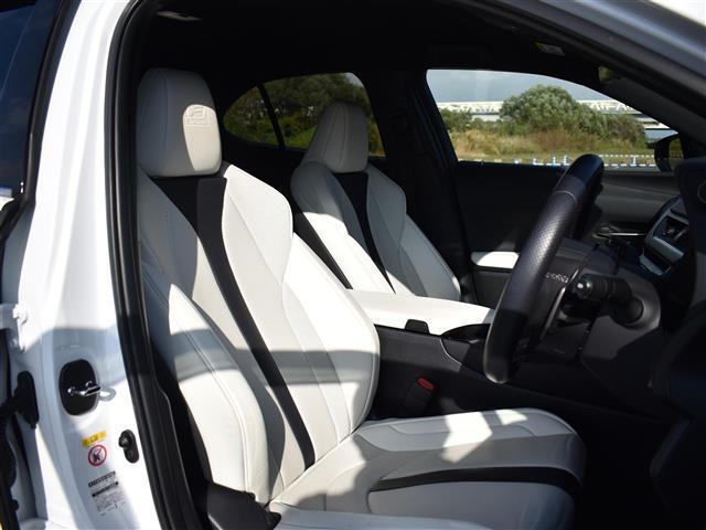 ＵＸ ＵＸ２５０ｈ　Ｆスポーツ　ハイビームアシスト　アイスト　ブルートゥース　ＵＳＢ接続　シートＨ　フルセグテレビ　ＬＥＤヘッドライト　ＬＫＡ　ＥＴＣ車載器　インテリキー　電動シート　横滑り防止　エアコン　ナビＴＶ　キーフリー　ＳＤ（25枚目）