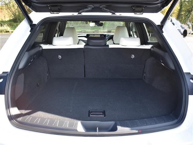 ＵＸ ＵＸ２５０ｈ　Ｆスポーツ　ハイビームアシスト　アイスト　ブルートゥース　ＵＳＢ接続　シートＨ　フルセグテレビ　ＬＥＤヘッドライト　ＬＫＡ　ＥＴＣ車載器　インテリキー　電動シート　横滑り防止　エアコン　ナビＴＶ　キーフリー　ＳＤ（27枚目）