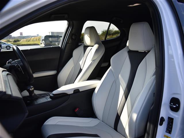 ＵＸ ＵＸ２５０ｈ　Ｆスポーツ　ハイビームアシスト　アイスト　ブルートゥース　ＵＳＢ接続　シートＨ　フルセグテレビ　ＬＥＤヘッドライト　ＬＫＡ　ＥＴＣ車載器　インテリキー　電動シート　横滑り防止　エアコン　ナビＴＶ　キーフリー　ＳＤ（31枚目）