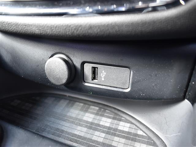 MINI クーパーD クラブマン ETC車載器 バックセンサー アイドリングSTOP パワステ Bluetooth対応 エアコン パワーウィンド 助手席エアバッグ 運転席エアバッグ LEDヘッドライト オートライト キーレス ナビ(20枚目)