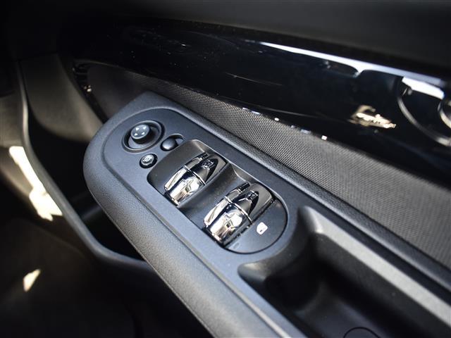 MINI クーパーD クラブマン ETC車載器 バックセンサー アイドリングSTOP パワステ Bluetooth対応 エアコン パワーウィンド 助手席エアバッグ 運転席エアバッグ LEDヘッドライト オートライト キーレス ナビ(26枚目)