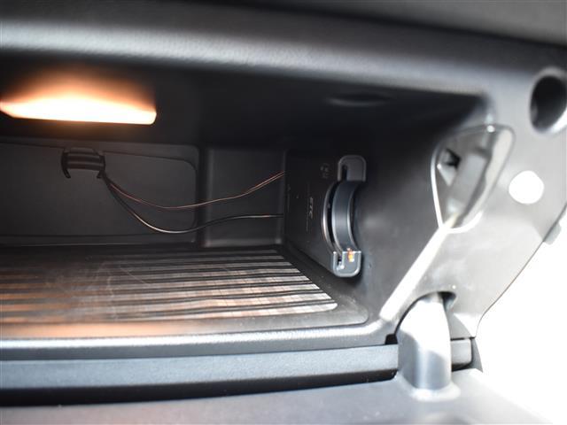 MINI クーパーD クラブマン ETC車載器 バックセンサー アイドリングSTOP パワステ Bluetooth対応 エアコン パワーウィンド 助手席エアバッグ 運転席エアバッグ LEDヘッドライト オートライト キーレス ナビ(28枚目)