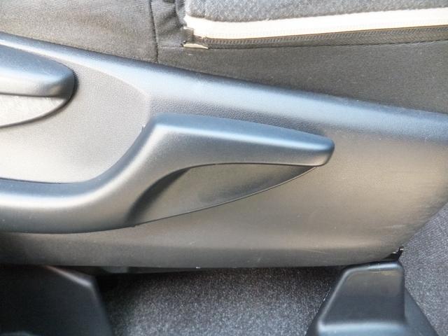 スペイド Ｆ　クイーン　アイドリングストップ／プッシュスタート／スマートキー／純正ナビＴＶ／バックカメラ／オートＨＩＤライト／シートカバー／左電動スライドドア／横滑り防止／盗難防止／純正サイドバイザー／ウォークスルー／禁煙（16枚目）