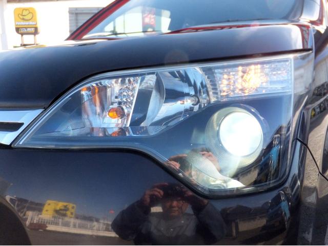 スペイド Ｆ　クイーン　アイドリングストップ／プッシュスタート／スマートキー／純正ナビＴＶ／バックカメラ／オートＨＩＤライト／シートカバー／左電動スライドドア／横滑り防止／盗難防止／純正サイドバイザー／ウォークスルー／禁煙（63枚目）