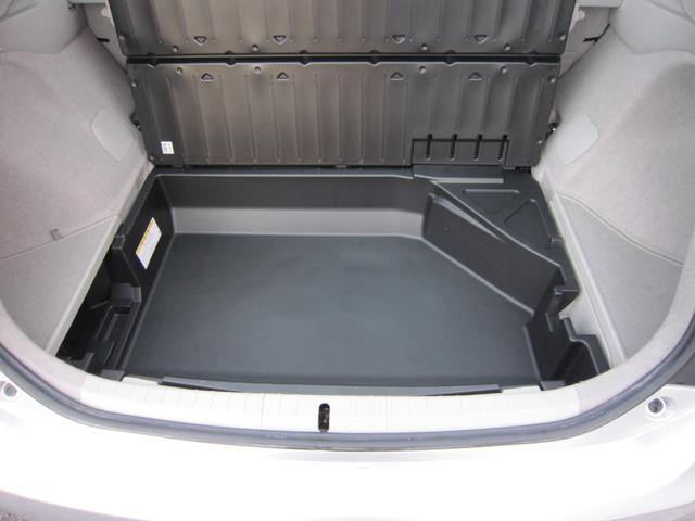 プリウス Gツーリングセレクションレザーパッケージ 30最終型/メーカHDD/CD/DVD/フルセグ/Bluetoothオーディオ/Bカメラ/ETC/革シート/シートヒータ/レーダークルーズ/スマートキー/LEDライト/フォグ/17アルミ/パワーシート(8枚目)