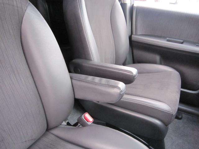 フリード G プレミアムエディション 社外ナビ/CD/DVD/フルセグ/Bluetooth/ETC/後席フリップダウンモニター/Bカメラ/両側自動ドア/ハーフレザー/スマートキー/クルーズコントロール/HIDライト/(3枚目)