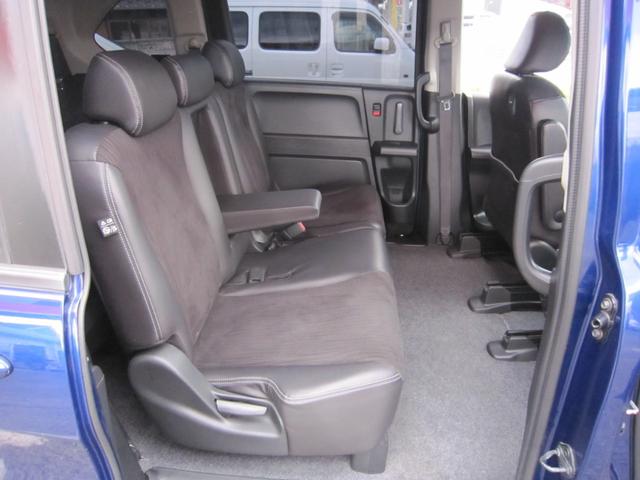 フリード G プレミアムエディション 社外ナビ/CD/DVD/フルセグ/Bluetooth/ETC/後席フリップダウンモニター/Bカメラ/両側自動ドア/ハーフレザー/スマートキー/クルーズコントロール/HIDライト/(5枚目)