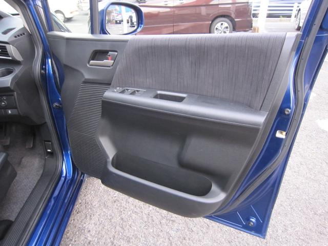 フリード G プレミアムエディション 社外ナビ/CD/DVD/フルセグ/Bluetooth/ETC/後席フリップダウンモニター/Bカメラ/両側自動ドア/ハーフレザー/スマートキー/クルーズコントロール/HIDライト/(13枚目)