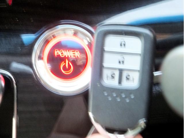 オデッセイハイブリッド ハイブリッドアブソルート・EXホンダセンシング 本革シート/ホンダセンシング/純正9型ナビ/11型フリップダウンモニター/マルチカメラ/CD/DVD/フルセグ/ETC2.0/クルーズコントロール/パワーシート前後センサー/LEDライト/18アルミ(10枚目)