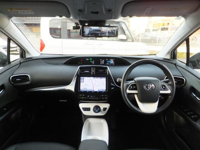 プリウス Aプレミアム 純正9型SDナビ&フルセグ/セーフティセンス/PCS/LDA/AHB/レークル/黒本革シート/LEDライト&フォグ/デジタルミラー&前後ドラレコ/シートヒーター/クリソナ/ETC/Bカメラ/17AW(3枚目)