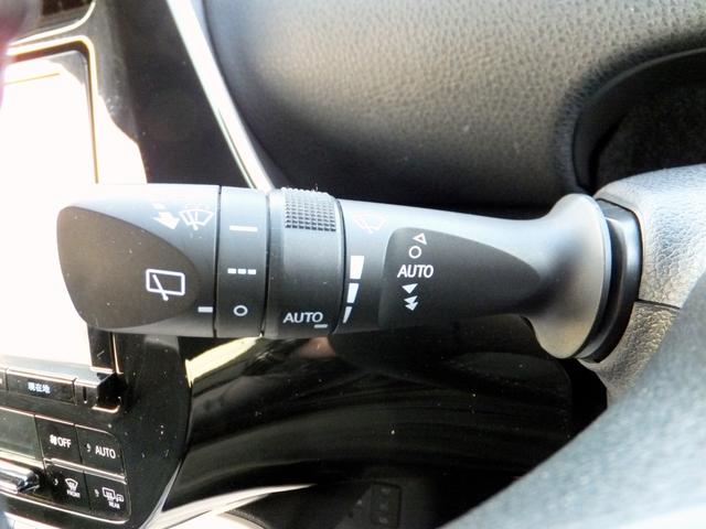 プリウス Aプレミアム 純正9型SDナビ&フルセグ/セーフティセンス/PCS/LDA/AHB/レークル/黒本革シート/LEDライト&フォグ/デジタルミラー&前後ドラレコ/シートヒーター/クリソナ/ETC/Bカメラ/17AW(8枚目)