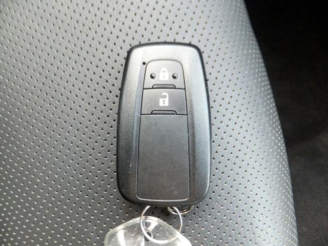 プリウス Aプレミアム 純正9型SDナビ&フルセグ/セーフティセンス/PCS/LDA/AHB/レークル/黒本革シート/LEDライト&フォグ/デジタルミラー&前後ドラレコ/シートヒーター/クリソナ/ETC/Bカメラ/17AW(14枚目)