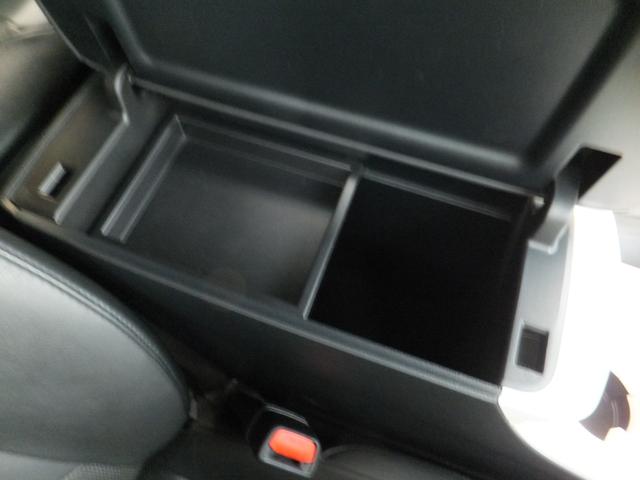 プリウス Aプレミアム 純正9型SDナビ&フルセグ/セーフティセンス/PCS/LDA/AHB/レークル/黒本革シート/LEDライト&フォグ/デジタルミラー&前後ドラレコ/シートヒーター/クリソナ/ETC/Bカメラ/17AW(39枚目)