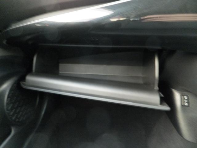 プリウス Aプレミアム 純正9型SDナビ&フルセグ/セーフティセンス/PCS/LDA/AHB/レークル/黒本革シート/LEDライト&フォグ/デジタルミラー&前後ドラレコ/シートヒーター/クリソナ/ETC/Bカメラ/17AW(40枚目)