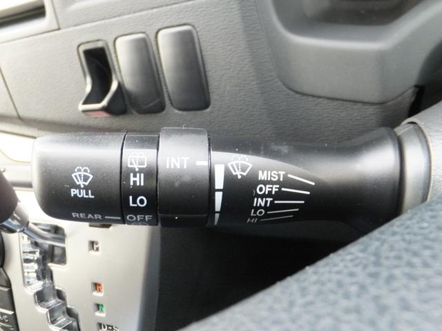 アイシス プラタナ Aタイプ/サイドリフトアップシート/6人乗り/1オーナー車/禁煙/純正ナビTV/バックカメラ/bluettoh/スマートキー/ETC/左電動スライドドア/純正サイドバイザー/純正15AW/盗難防止(4枚目)