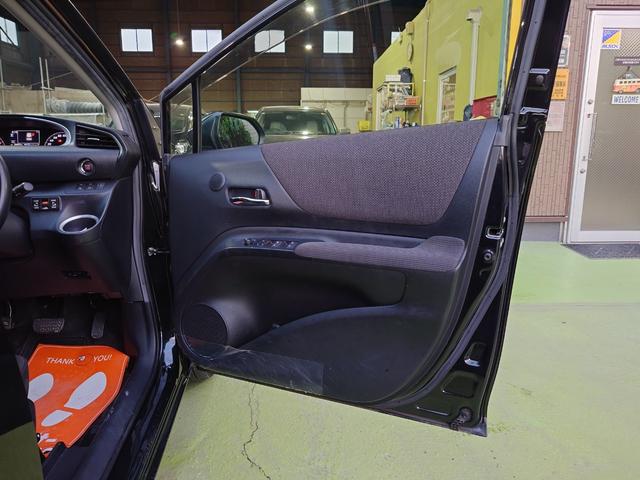 シエンタ G セーフティーエディション 全周囲カメラ ナビ TV クリアランスソナー レーンアシスト 衝突被害軽減システム 両側電動スライドドア スマートキー アイドリングストップ 電動格納ミラー シートヒーター 3列シート CVT CD(31枚目)