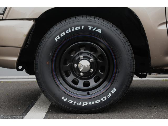 ハイラックススポーツピック エクストラキャブ　ローダウン　純正サンルーフ　新品ブラックデイトナホイール　新品ＢＦＧｏｏｄｒｉｃｈホワイトレタータイヤ　前後シートカバー　同色フロントバンパー　リア分割ガラス　ドアバイザー　ドライブレコーダー　ＥＴＣ（22枚目）