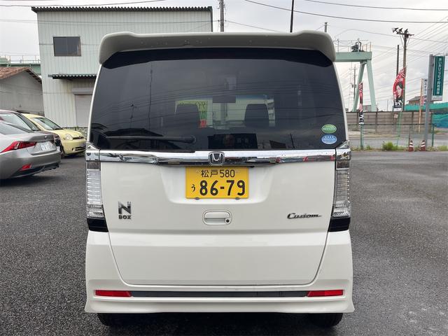 Ｎ－ＢＯＸカスタム Ｇ・Ｌパッケージ　ＥＴＣ　バックカメラ　両側スライド・片側電動　ナビ　ＴＶ　オートライト　ＨＩＤ　スマートキー　アイドリングストップ　電動格納ミラー　ベンチシート　後席モニター　ＣＶＴ　盗難防止システム　ＡＢＳ　ＥＳＣ（17枚目）