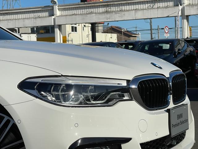 ５４０ｉ　Ｍスポーツパッケージ　セレクトパッケージ　黒革　ガラスサンルーフ　電動トランク　ヘッドアップディスプレイ　１９インチＡＷ　アクティブクルコン　ドライビングアシスト　ＨＤＤナビ　フルセグＴＶ　全周囲カメラ　１オナ　禁煙車(15枚目)