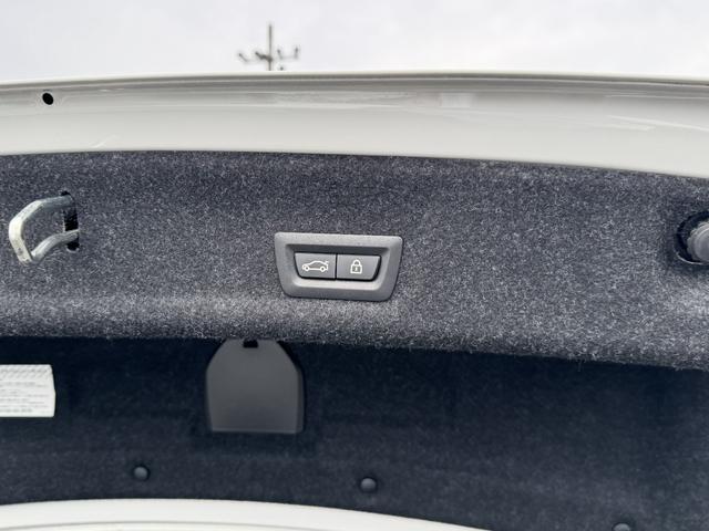 ３シリーズ ３２０ｉ　Ｍスポーツ　コンフォートパッケージ　１８ＡＷ　電動トランク　アクティブクルコン　ドライビングアシスト　タッチパネル式ＨＤＤナビ　全周囲カメラ　黒半革電動シート　シートヒーター　ワイヤレスチャージ　ＥＴＣ　禁煙車（39枚目）