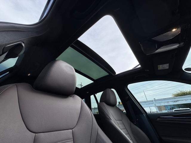 X3 xDrive 20d Mスポーツハイラインパッケージ セレクトパッケージ ガラスサンルーフ モカ革 ハーマンカードン ACC Dアシスト レーンキープアシスト タッチパネルナビ 全周囲カメラ フルセグTV ワイヤレスチャージ 19インチAW ETC 禁煙(17枚目)