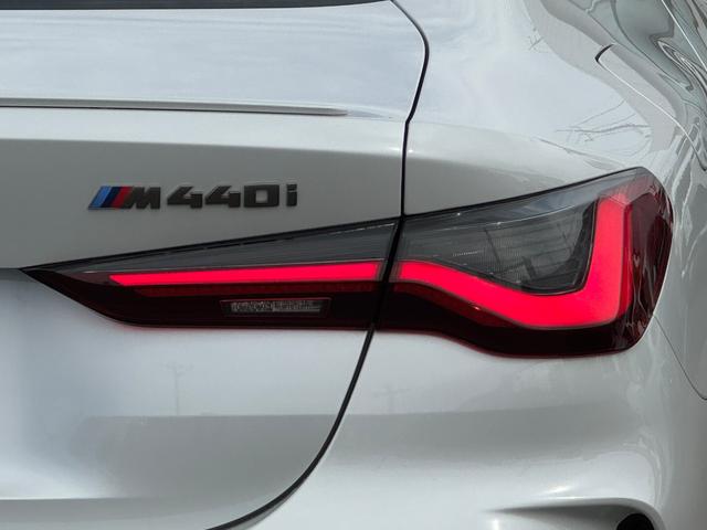 4シリーズ M440i xDriveクーペ レーザーライト 19AW Mブレーキ アダプティブサス モカ革 ベンチレーション シートヒーター ハーマンカードン ヘッドアップD ACC Dアシスト タッチパネルナビ TV 全周囲カメラ 禁煙車(12枚目)