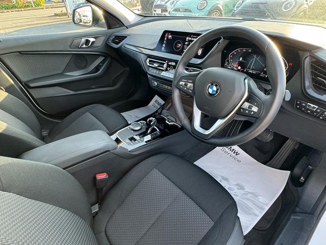 1シリーズ 118i プレイ アクティブクルーズコントロール ドライビングアシスト オプション17インチAW タッチパネルナビ アップルカープレイ リヤカメラ 電動シート 電動リヤゲート Bluetooth ETC2.0 禁煙車(31枚目)