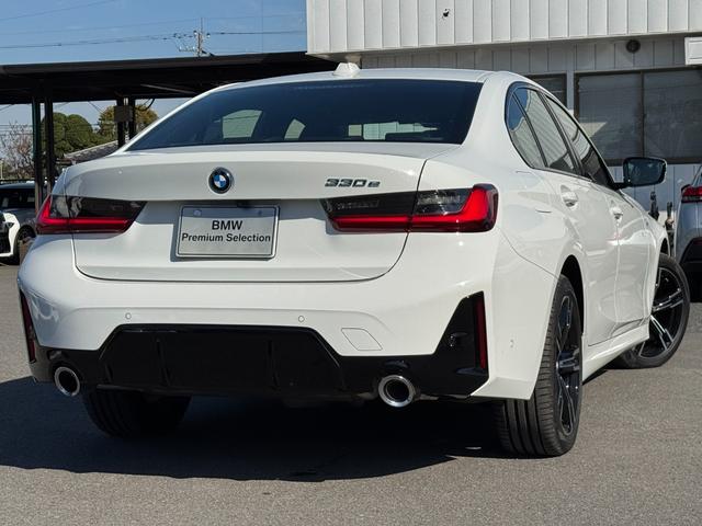 3シリーズ 330e Mスポーツ サウンドパッケージ ハーマンカードン フルセグTV 黒革 シートヒーター ヘッドアップD ACC Dアシストプロ カーブドディスプレイ タッチパネルナビ 全周囲カメラ パドルシフト 18AW 禁煙(6枚目)