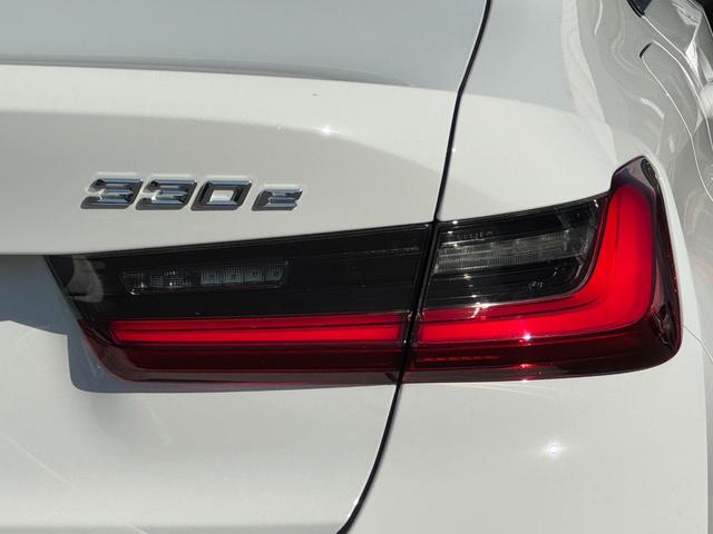 3シリーズ 330e Mスポーツ サウンドパッケージ ハーマンカードン フルセグTV 黒革 シートヒーター ヘッドアップD ACC Dアシストプロ カーブドディスプレイ タッチパネルナビ 全周囲カメラ パドルシフト 18AW 禁煙(12枚目)