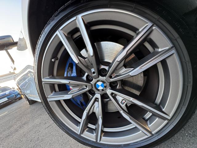 3シリーズ M340i xDrive ヴァーネスカ黒レザー シートヒーター ハーマンカードン 19インチAW レーザーライト ヘッドアップD ACC Mブレーキ Dアシスト タッチパネルナビ TV アップルカープレイ 全周囲カメラ 禁煙車(10枚目)