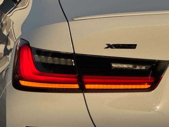 3シリーズ M340i xDrive ヴァーネスカ黒レザー シートヒーター ハーマンカードン 19インチAW レーザーライト ヘッドアップD ACC Mブレーキ Dアシスト タッチパネルナビ TV アップルカープレイ 全周囲カメラ 禁煙車(15枚目)