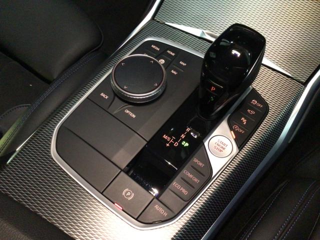 320i Mスポーツ コンフォートパッケージ タッチパネルHDDナビゲーション 全周囲カメラ 電動トランク アクティブクルーズコントロール ドライビングアシスト シートヒーター ワイヤレスチャージ アンビエントライト 禁煙(17枚目)