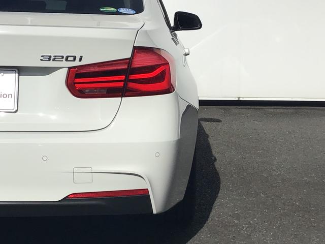 320i Mスポーツ 最終型モデル LEDヘッドライト アクティブクルーズコントロール レーンチェンジウォーニング ドライビングアシスト HDDナビ リヤビューカメラ 18インチアルミ 前後障害物センサー 1オナ 禁煙車(9枚目)