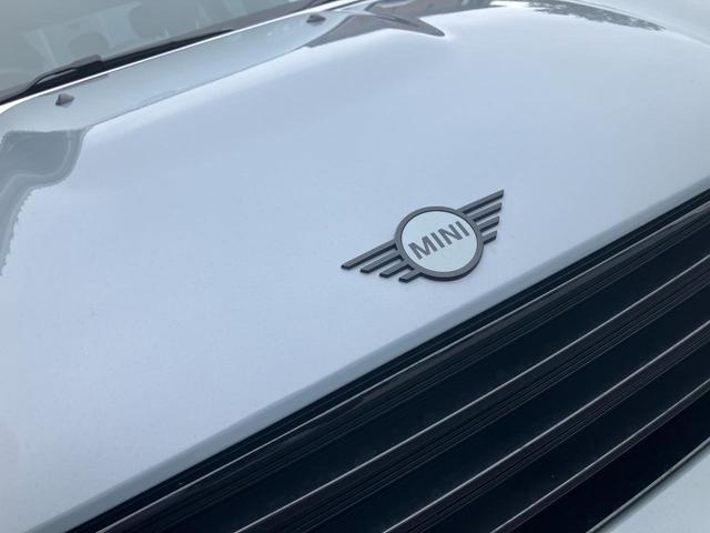 ＭＩＮＩ クーパーＤ　クロスオーバー　アンテイムドエディション　特別仕様車　ワンオーナー　Ｙｏｕｒｓハイランドグリーンラウンジハーフレザーシート　専用１８インチアルミ　アップルカープレイ　バックカメラ　ドライビングアシスト（17枚目）