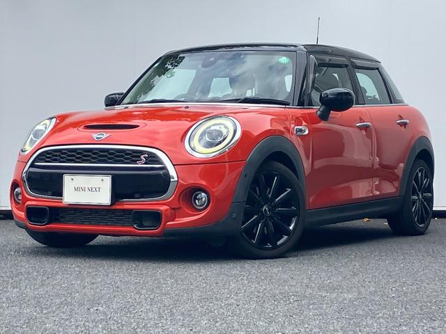 ＭＩＮＩ クーパーＳＤ　２オーナー　ペッパーパッケージ　黒１７インチアルミ　タッチパネル式ＨＤＤナビ　バックカメラ　ＡＣＣ　パーキングアシスト　ドライビングアシスト　ユニオンジャックテール（2枚目）