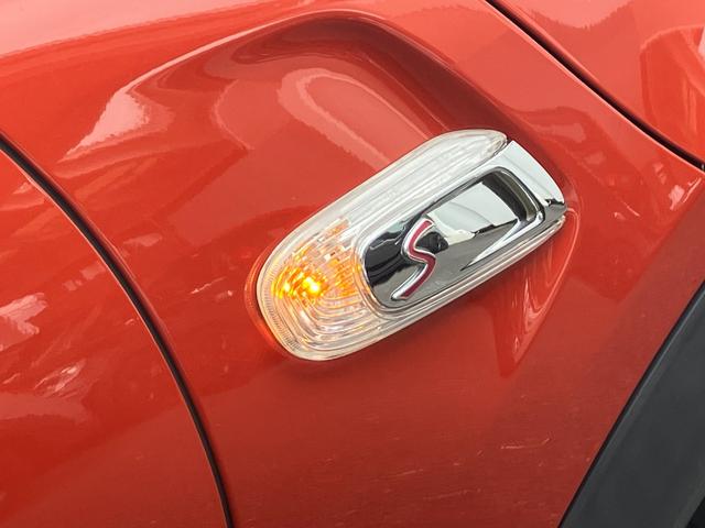 ＭＩＮＩ クーパーＳＤ　２オーナー　ペッパーパッケージ　黒１７インチアルミ　タッチパネル式ＨＤＤナビ　バックカメラ　ＡＣＣ　パーキングアシスト　ドライビングアシスト　ユニオンジャックテール（12枚目）