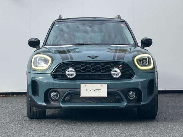MINI クーパーSDクロスオーバーオール4 クラシックトリム 電動モルトブラウンレザーシート 車検令和9年7月 弊社ワンオーナー レザーシートパッケージ バックカメラ アディショナルヘッドライト ピアノブラックエクステリア(6枚目)