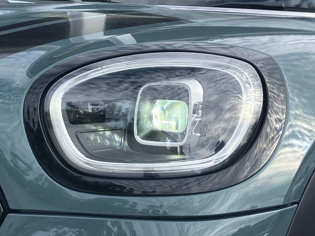 MINI クーパーSDクロスオーバーオール4 クラシックトリム 電動モルトブラウンレザーシート 車検令和9年7月 弊社ワンオーナー レザーシートパッケージ バックカメラ アディショナルヘッドライト ピアノブラックエクステリア(10枚目)