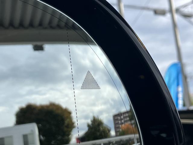 後方死角も安心のレーンチェンジウォーニング！