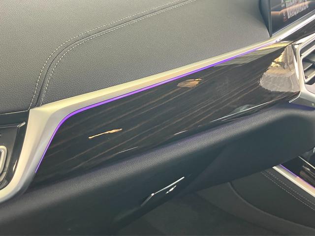 美しい木目にも注目のウッドパネル！