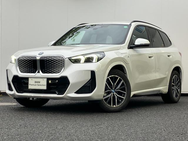 iX1 新車保証付 レンタカー登録弊社デモカー テクノロジーパッケージ タッチパネル式HDDナビ ヘッドアップディスプレイ ドライビングアシストプロフェッショナル ACC(2枚目)