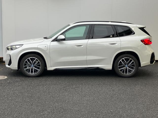 iX1 新車保証付 レンタカー登録弊社デモカー テクノロジーパッケージ タッチパネル式HDDナビ ヘッドアップディスプレイ ドライビングアシストプロフェッショナル ACC(7枚目)