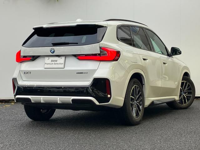 iX1 新車保証付 レンタカー登録弊社デモカー テクノロジーパッケージ タッチパネル式HDDナビ ヘッドアップディスプレイ ドライビングアシストプロフェッショナル ACC(8枚目)