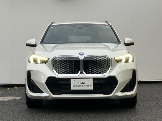 iX1 新車保証付 レンタカー登録弊社デモカー テクノロジーパッケージ タッチパネル式HDDナビ ヘッドアップディスプレイ ドライビングアシストプロフェッショナル ACC(9枚目)