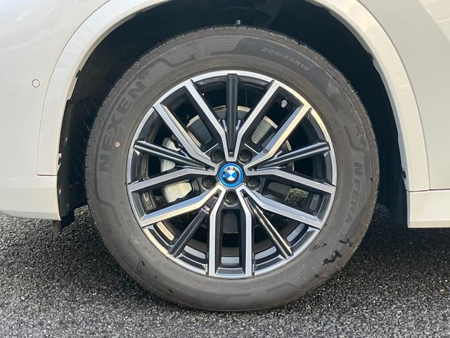 iX1 新車保証付 レンタカー登録弊社デモカー テクノロジーパッケージ タッチパネル式HDDナビ ヘッドアップディスプレイ ドライビングアシストプロフェッショナル ACC(11枚目)